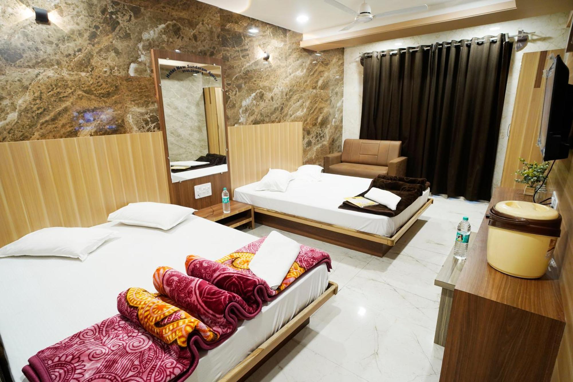 Hotel New Sundaram 150 Mtrs From Dargah Ajmer Esterno foto
