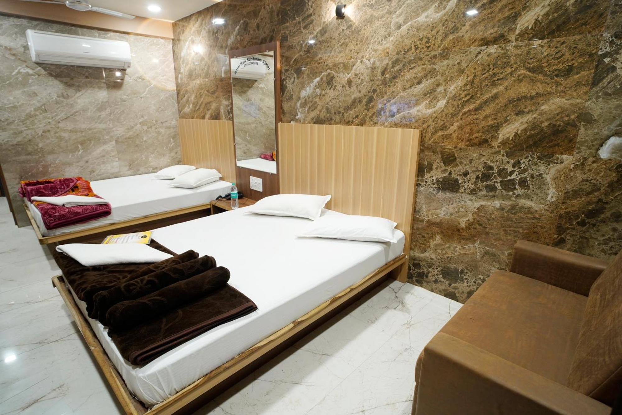 Hotel New Sundaram 150 Mtrs From Dargah Ajmer Esterno foto