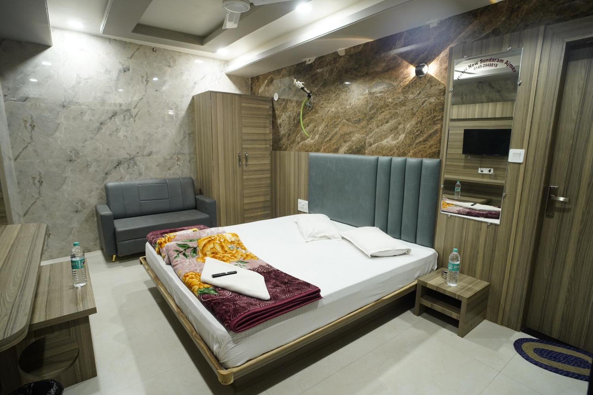 Hotel New Sundaram 150 Mtrs From Dargah Ajmer Esterno foto